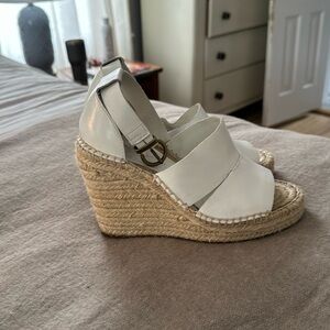 3.5 inch block wedge. Leather upper